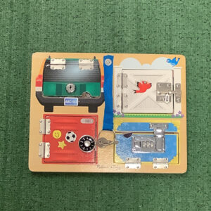 Tavolo con serratura e chiavistello